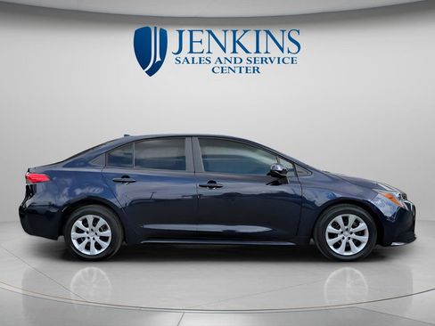 Used 2023 Toyota Corolla LE FWD image 2