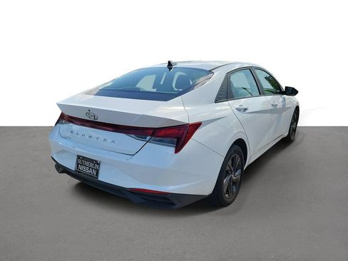 Used 2023 Hyundai Elantra SEL FWD image 3