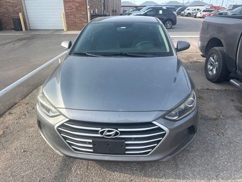 Used 2018 Hyundai Elantra SE FWD image 2