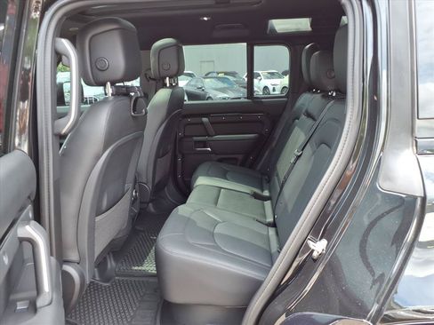 Certified 2025 Land Rover Defender 110 X-Dynamic SE AWD/4WD image 12
