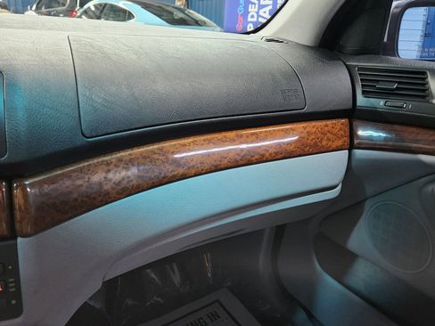 Used 1999 BMW 528i Sedan image 40