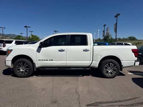 Used 2020 Nissan Titan SV w/ SV Convenience Package RWD image 9