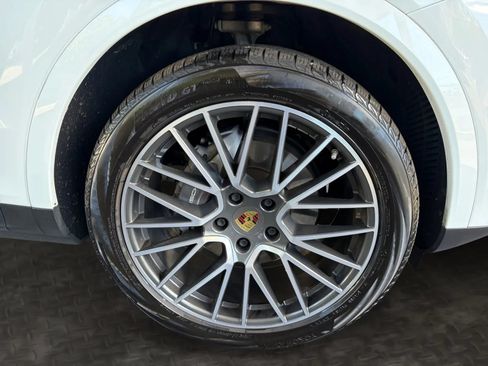 Used 2020 Porsche Cayenne AWD/4WD image 42