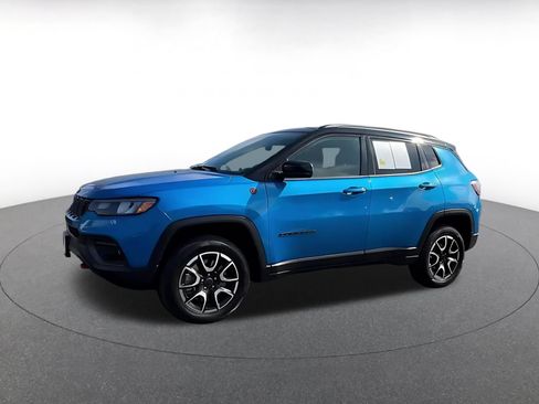 Used 2025 Jeep Compass Trailhawk AWD/4WD image 8