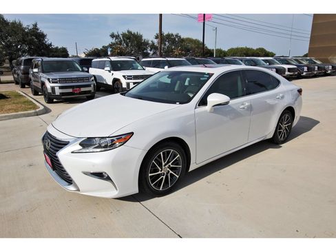 Used 2018 Lexus ES 350 w/ Luxury Package w/Wood Trim FWD image 3