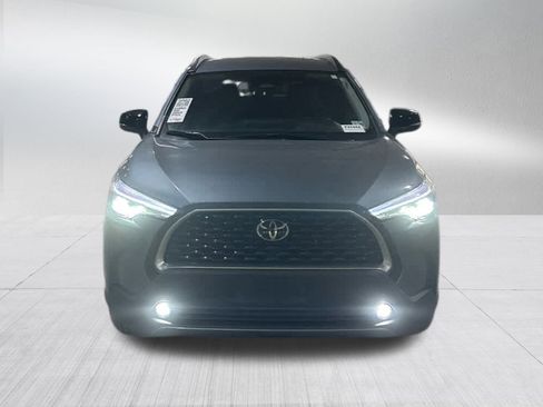 Used 2025 Toyota Corolla Cross XLE image 2