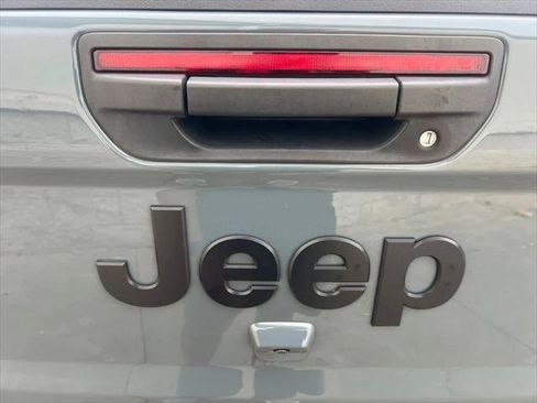 Certified 2024 Jeep Gladiator Sport AWD/4WD image 13