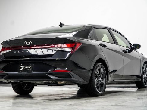Used 2022 Hyundai Elantra SEL w/ Cargo Package FWD image 13