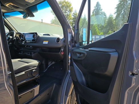 Used 2026 Mercedes-Benz Sprinter 2500 image 10