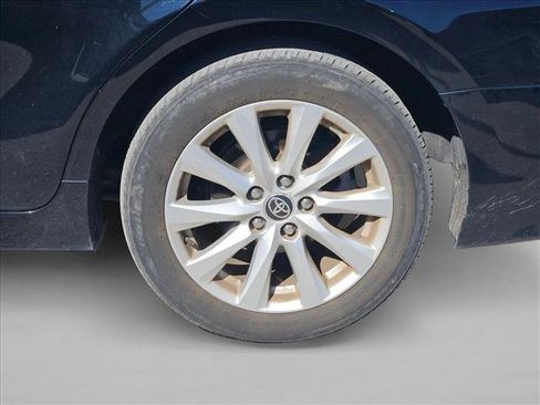 Used 2020 Toyota Camry LE image 5