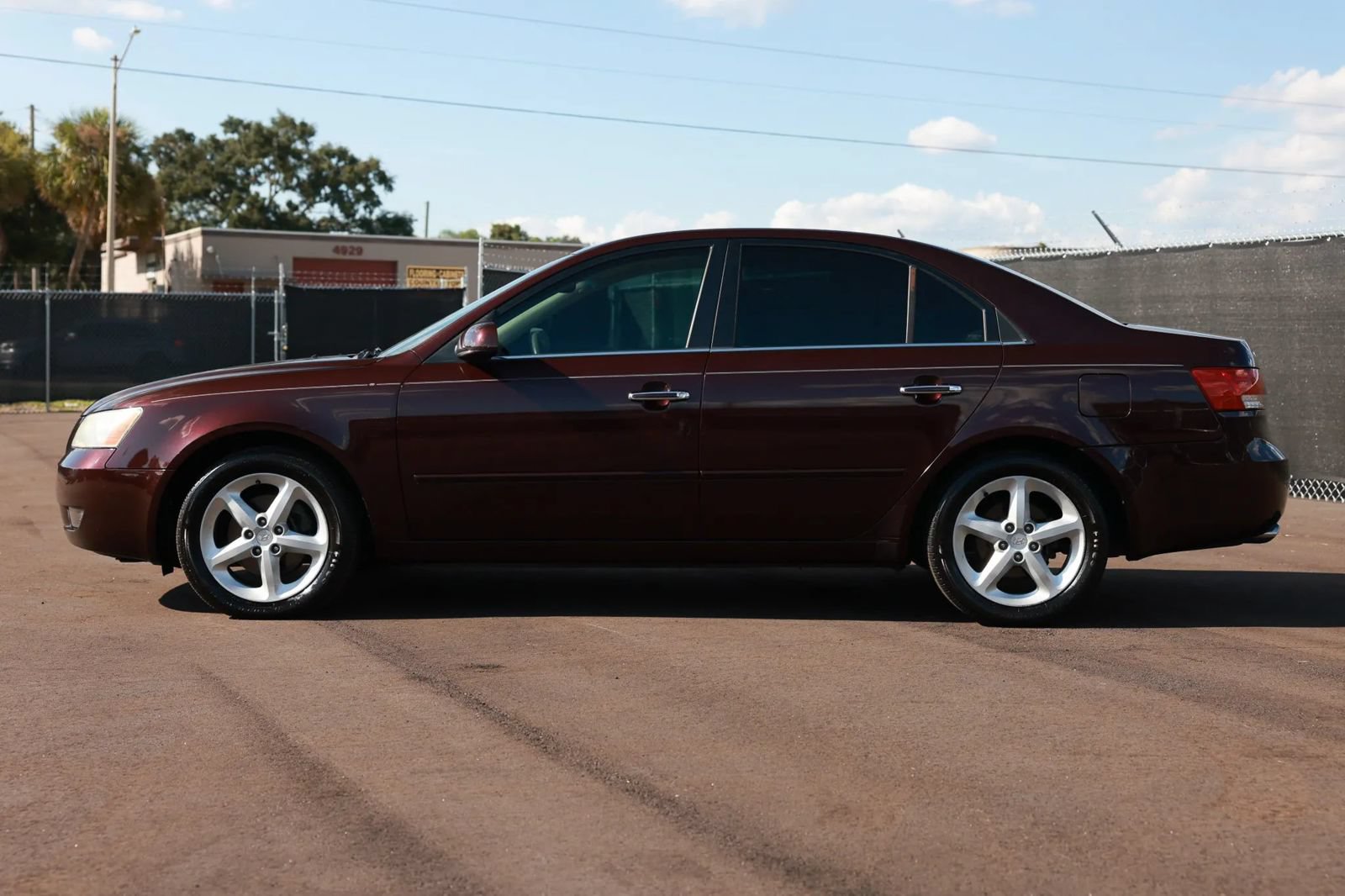 Used 2006 Hyundai Sonata LX FWD image 2