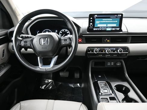 Certified 2023 Honda Pilot Touring image 20