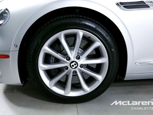 Used 2023 Bentley Flying Spur Plug-In Hybrid image 37