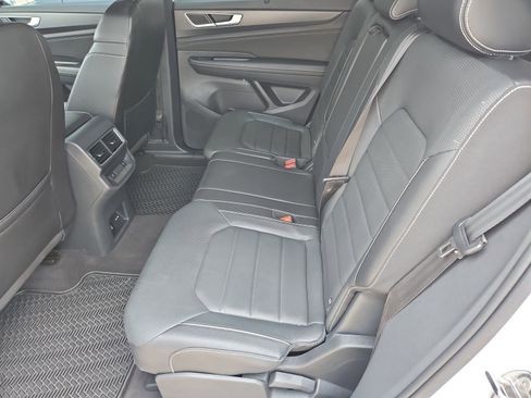 Used 2024 Volkswagen Atlas Cross Sport SEL R-Line AWD/4WD image 18