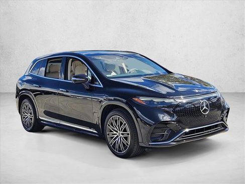 Used 2023 Mercedes-Benz EQS 580 4MATIC SUV image 3