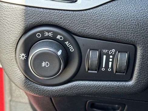 Used 2017 Jeep Cherokee Latitude w/ Safety/Convenience Group FWD image 42