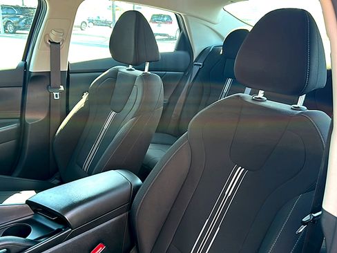 Used 2024 Hyundai Elantra SEL image 14