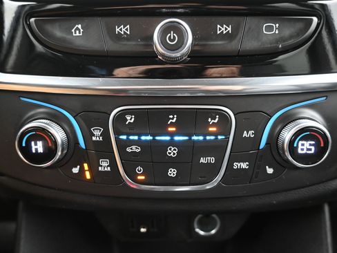 Used 2020 Chevrolet Traverse LT w/ Driver Confidence II Package image 16