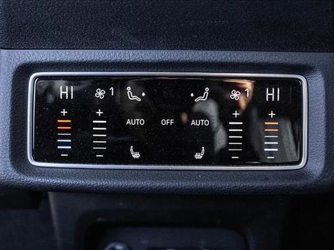 Used 2024 Audi Q8 e-tron Premium Plus w/ Premium Plus Package image 22