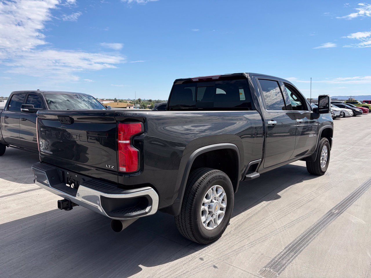 Used 2025 Chevrolet Silverado 3500 LTZ w/ LTZ Convenience Package AWD/4WD image 2