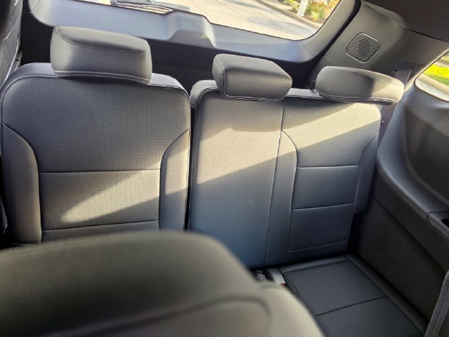 Used 2026 Chevrolet Traverse LT FWD image 29