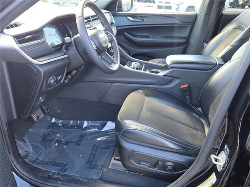 Certified 2024 Jeep Grand Cherokee Altitude image 28