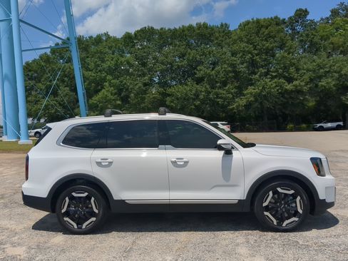 Used 2024 Kia Telluride EX AWD/4WD image 2