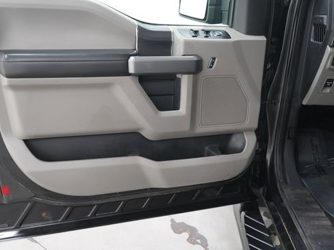 Used 2015 Ford F150 XLT AWD/4WD image 16