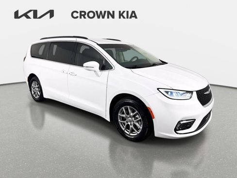 Used 2021 Chrysler Pacifica Touring FWD image 4
