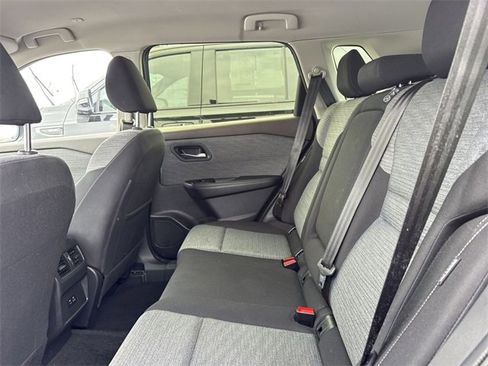Used 2023 Nissan Rogue SV image 9