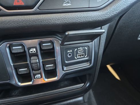 Used 2024 Jeep Wrangler Sport S image 28