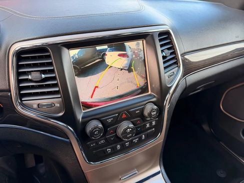 Used 2017 Jeep Grand Cherokee Overland image 15