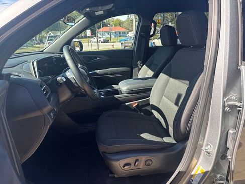 Certified 2025 Chevrolet Traverse LT image 18