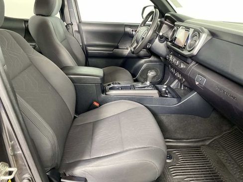 Used 2019 Toyota Tacoma TRD Sport w/ Technology Package AWD/4WD image 11