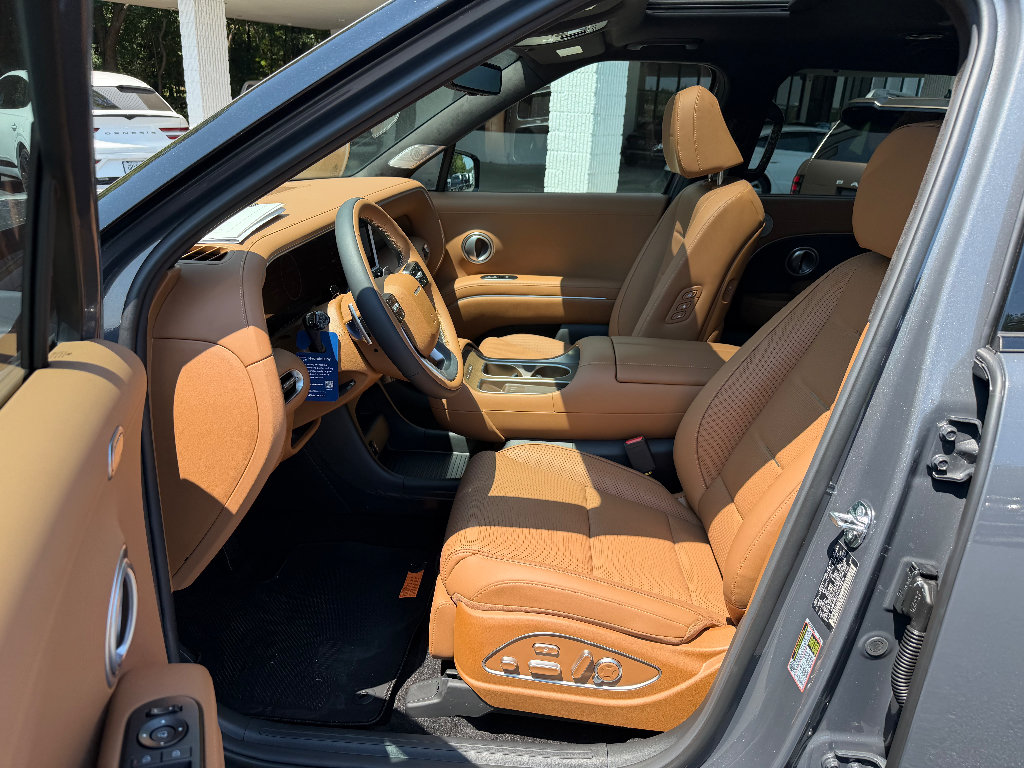 New 2027 Hyundai Palisade Calligraphy FWD image 12