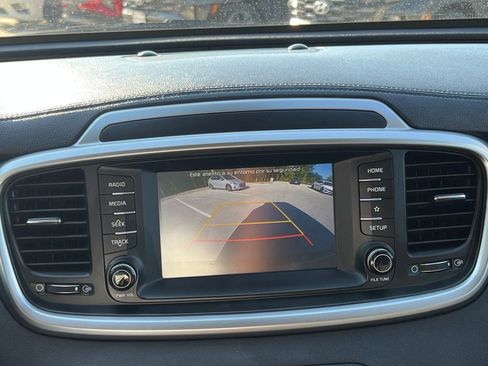 Used 2020 Kia Sorento LX FWD image 32