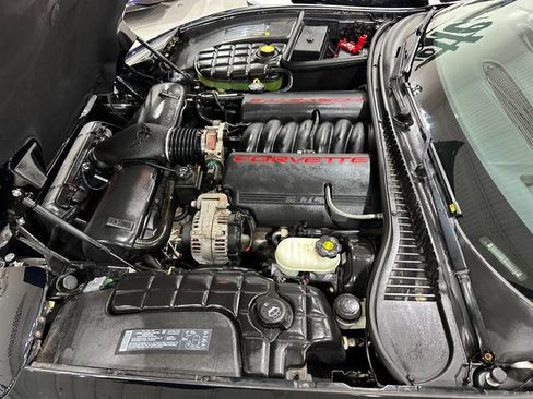 Used 2004 Chevrolet Corvette Convertible w/ Preferred Equipment Group RWD image 26