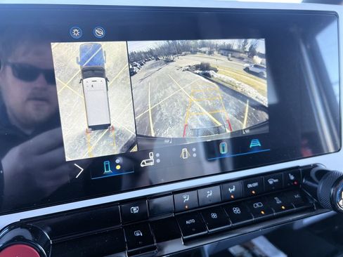 New 2025 Chevrolet Brightdrop 400 w/ Power Door Package image 7