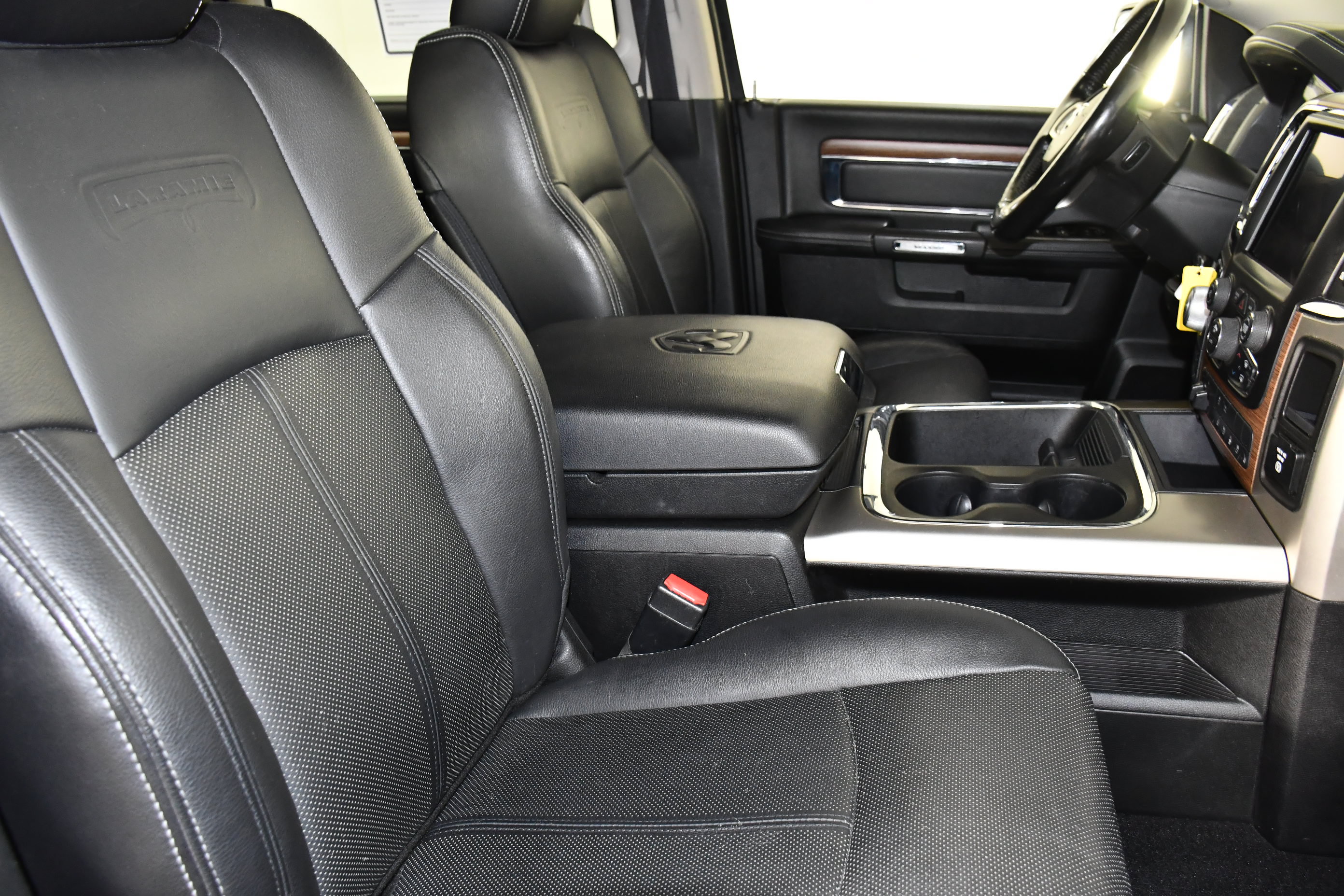 Used 2018 RAM 1500 Laramie AWD/4WD image 45