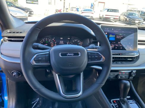 Used 2025 Jeep Compass Limited image 29