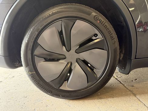 Used 2026 Tesla Model Y Long Range image 34