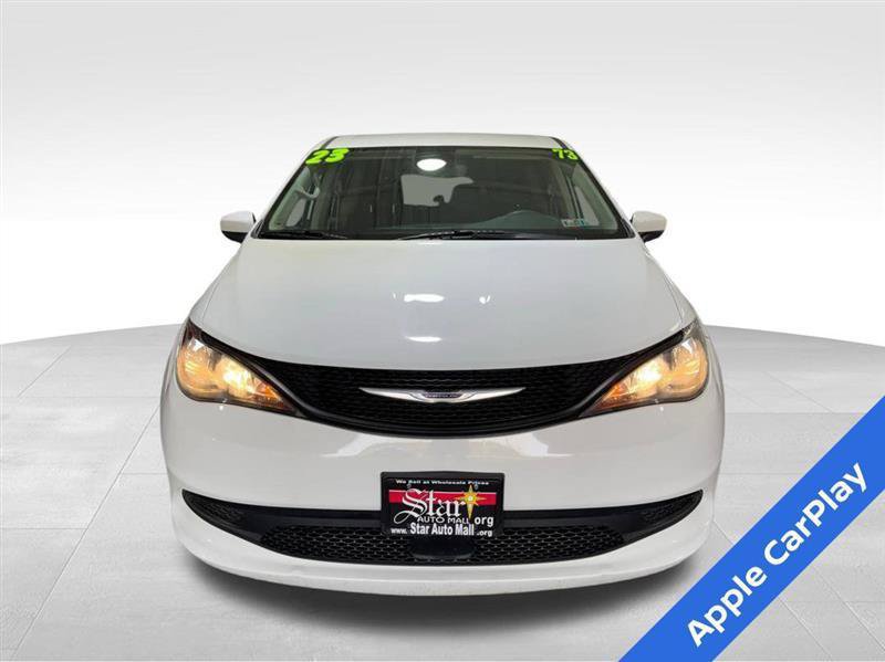 Used 2023 Chrysler Voyager LX FWD image 2