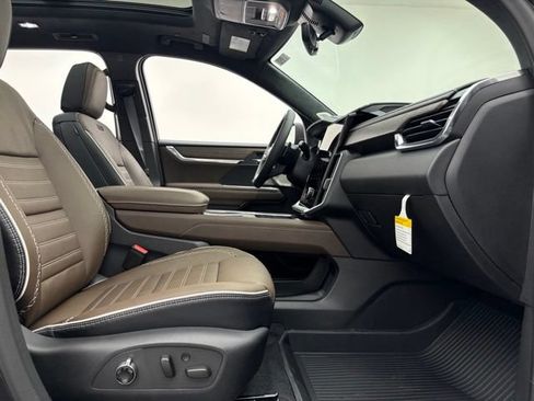 New 2026 GMC Acadia Denali Ultimate w/ LPO, Floor Liner Package AWD/4WD image 39
