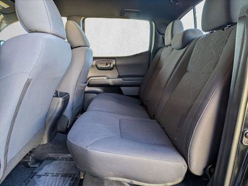 Used 2019 Toyota Tacoma TRD Off-Road image 18