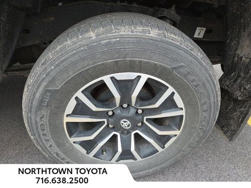 Used 2022 Toyota Tacoma TRD Sport image 7
