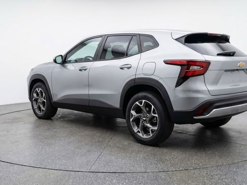 Used 2025 Chevrolet Trax LT image 6
