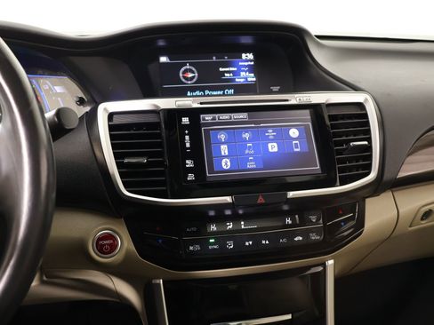 Used 2017 Honda Accord Touring image 5