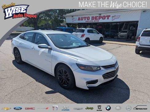 Used 2018 Chevrolet Malibu LT FWD image 1