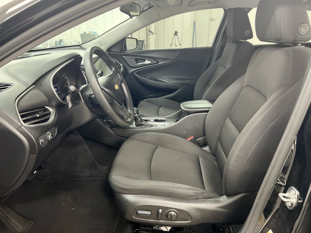 Used 2022 Chevrolet Malibu LT FWD image 19