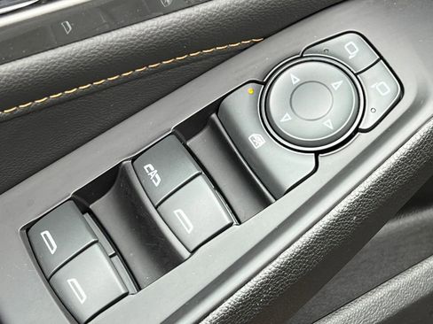 Used 2019 Chevrolet Traverse LT image 16